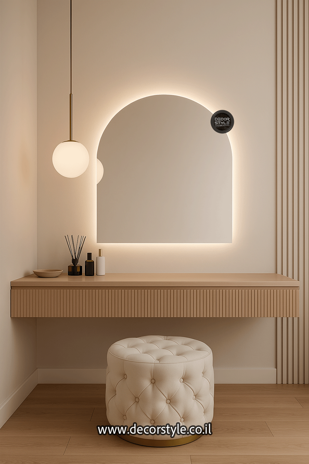 מראת קשת עם לד לשירותים, חדר שינה , פינת איפור
חדרי ארונות, חדרי רחצה, פינות איפור