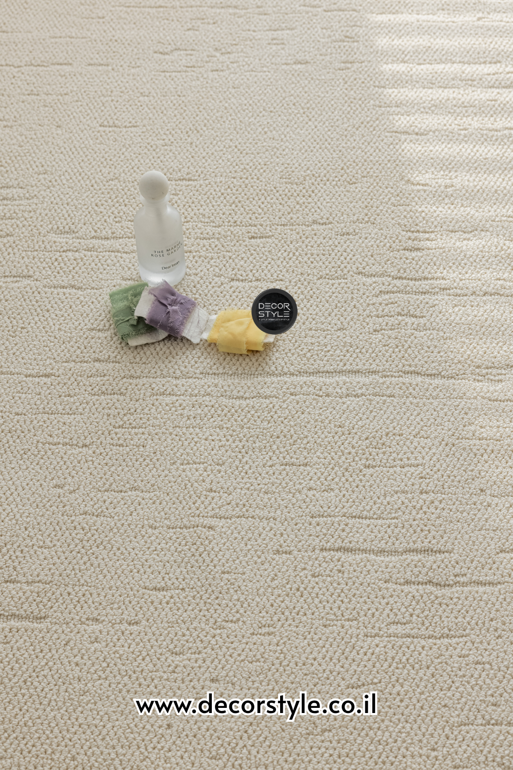 שטיח דוחה נוזלים | דגם לוטוס - LOTUS | גוון לבן שבור עם חיתוכים