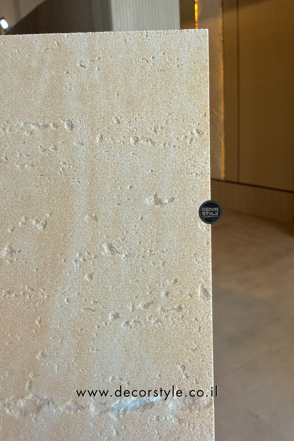 אבן אלסטית Milan Travertine בגוון סהרה שמנת בז במידה 120 על 280 סמ