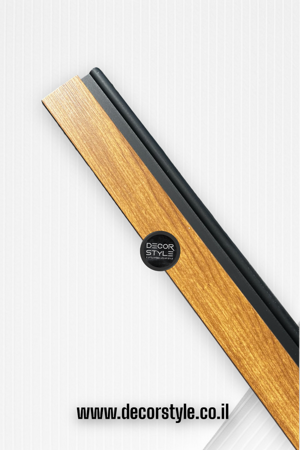 חיפוי קיר סרגל מתעגל | דמוי עץ בגוון אלון מבוקע עם ניתוק שחור | רוחב 4.7 ס״מ