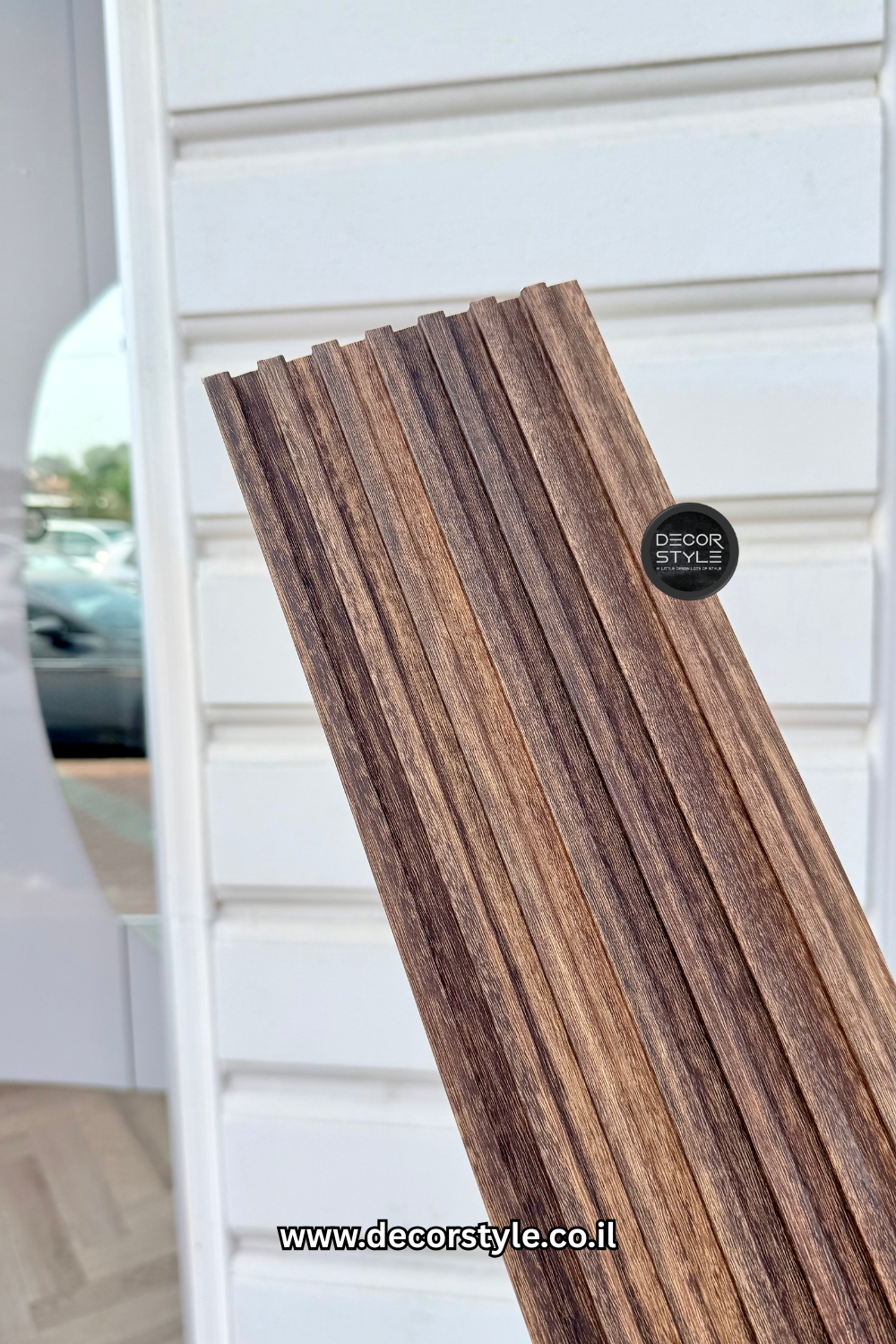 חיפוי קיר דמוי פורניר בגוון אגוז מעושן | רוחב 14 ס״מ