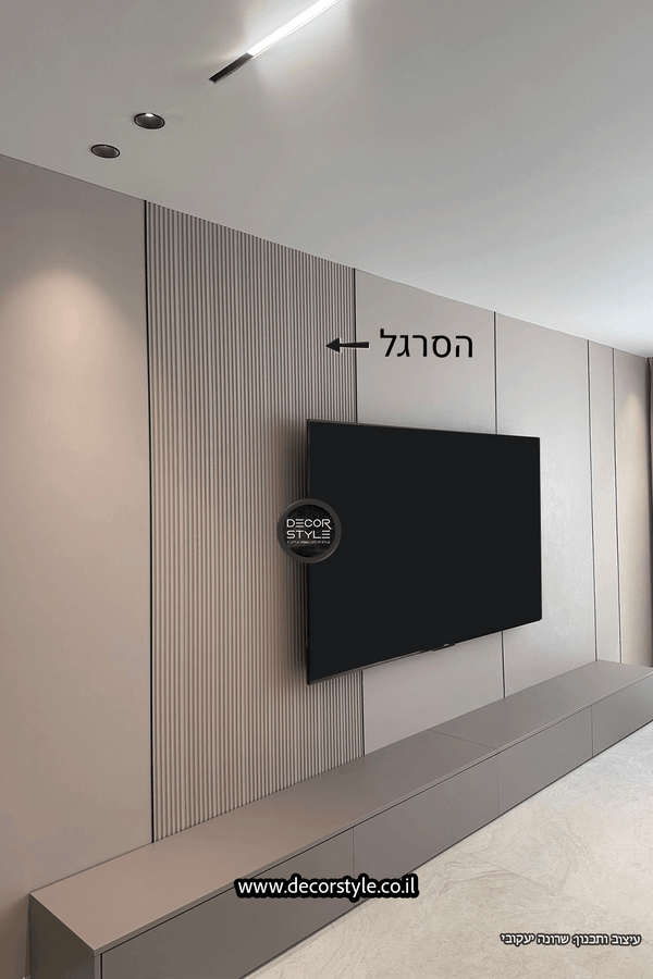חיפוי קיר מחורץ דמוי פורניר בגוון סהרה עם טקסטורה עדינה | רוחב 14 ס״מ