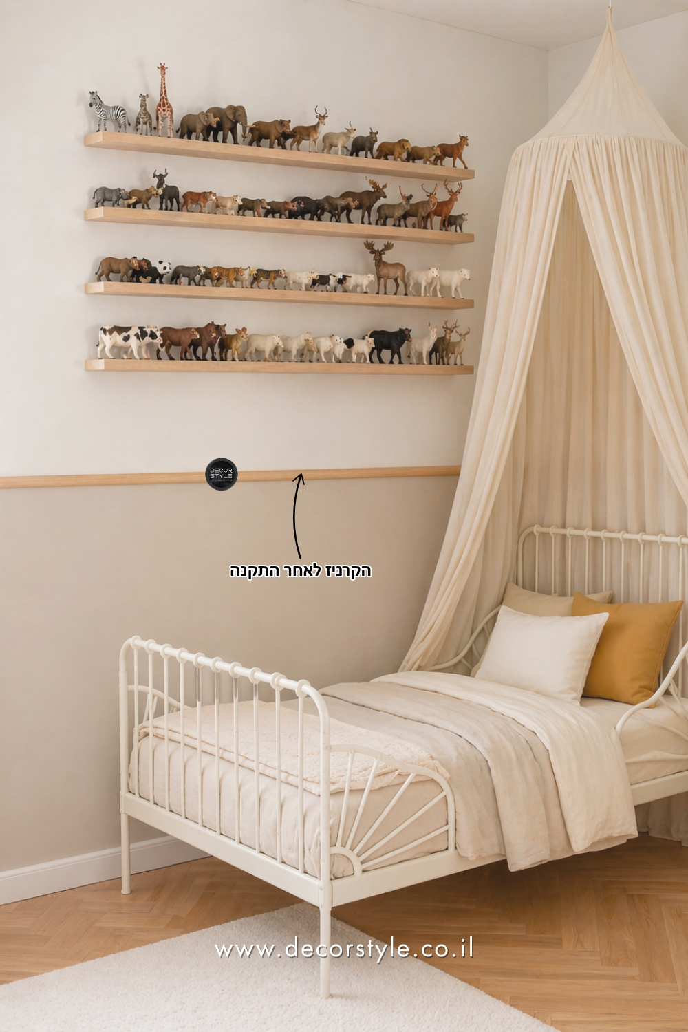 קרניז אמצע קיר בגימור דמוי עץ בגוון אלון טבעי | עבור פסי הפרדה ומסגרות קיר | DS-2002 OAK | גובה: 2 ס״מ | אורך: 2.4 מ׳