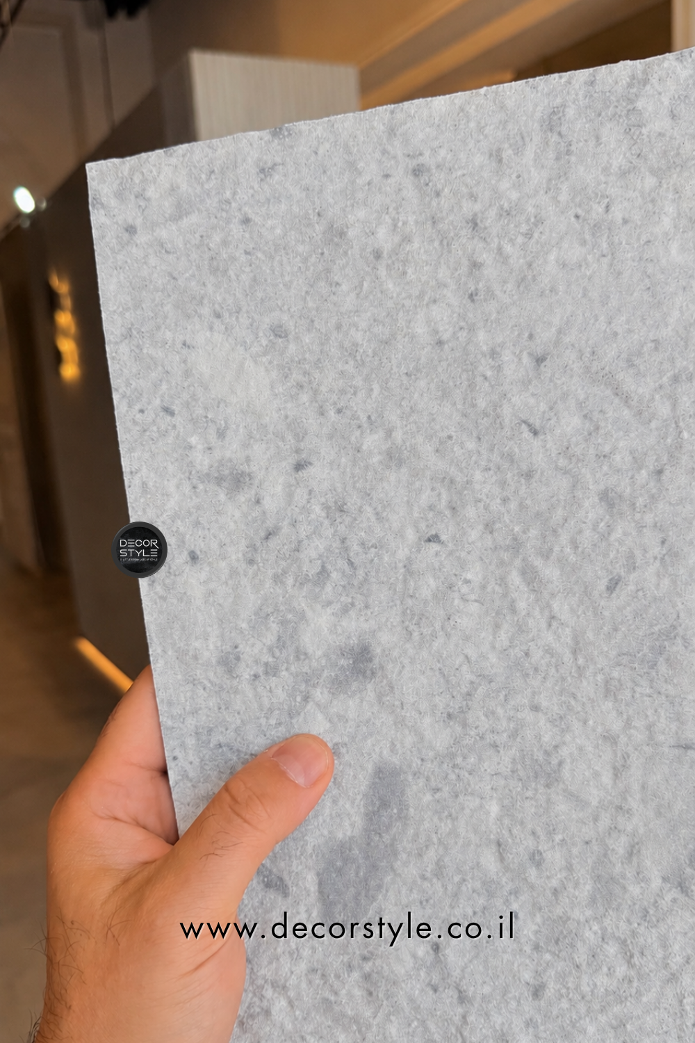 אבן אלסטית Terrazzo Rough Stone גוון אפור בהיר במרקם מחוספס - 118/280 ס״מ