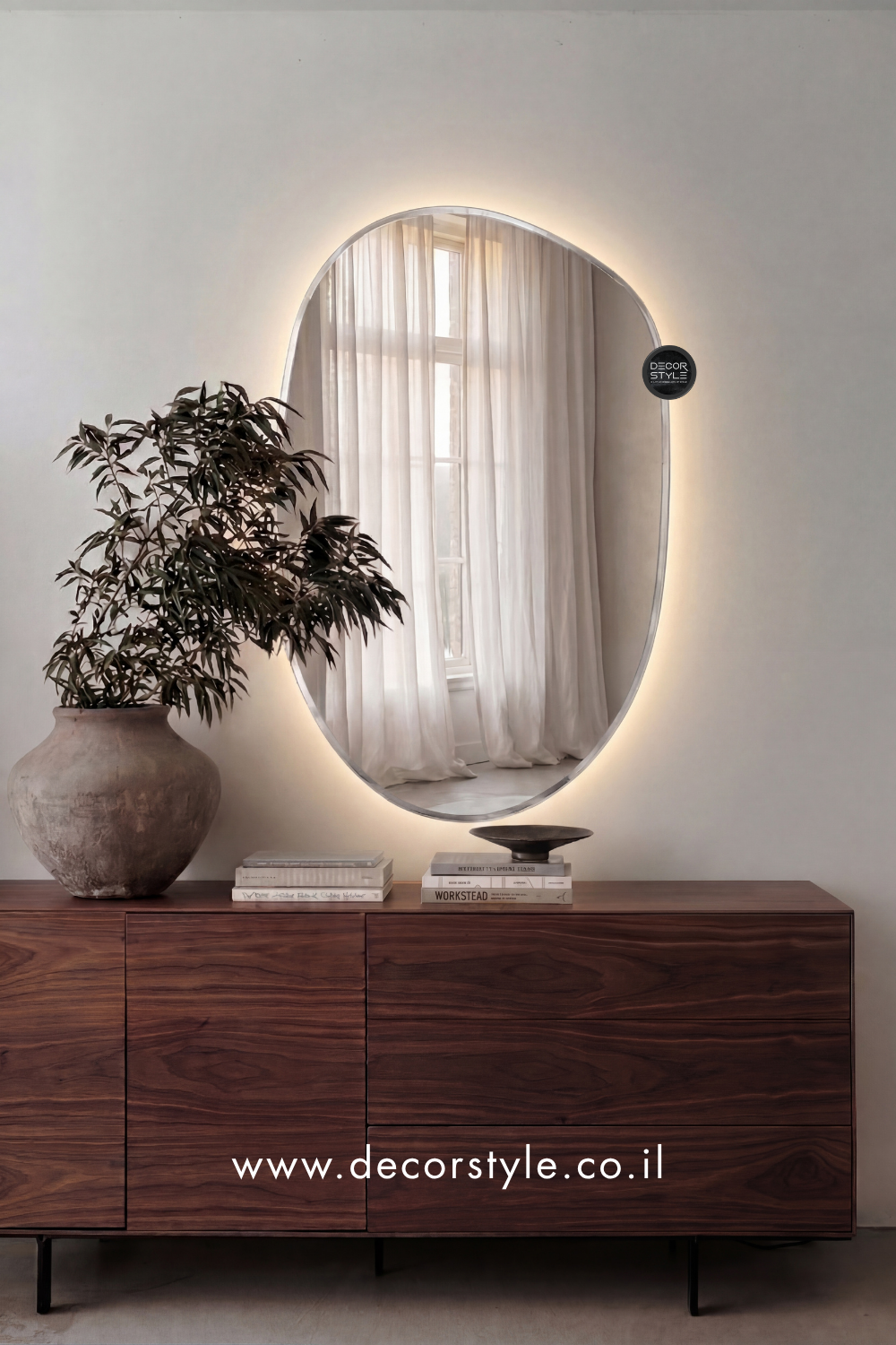 מראה אליפסה אסימטרית אמורפית עם פאזה ותאורת לד נסתרת לתלייה זכוכית קריסטל בלגית 5 ממ חיתוך CNC מדויק מראה מרחפת ללא מסגרת