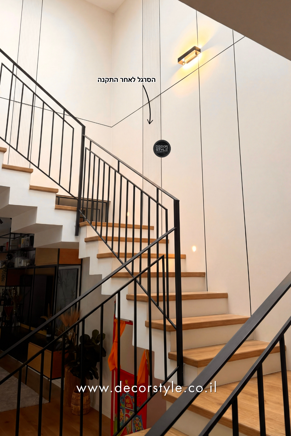 חיפוי קיר דמוי פורניר אריג | סרגל מחורץ | דמוי בד יוטה בגוון פנינה עדין | רוחב 14 ס״מ